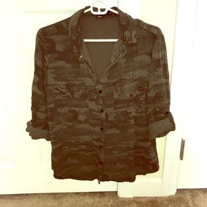 Sanctuary Camo girlfriend top